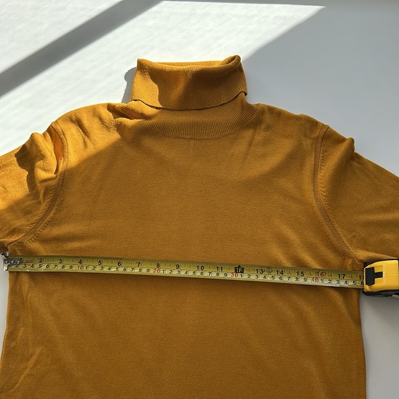 Benetton pumkin color turtleneck - Picture 8 of 9